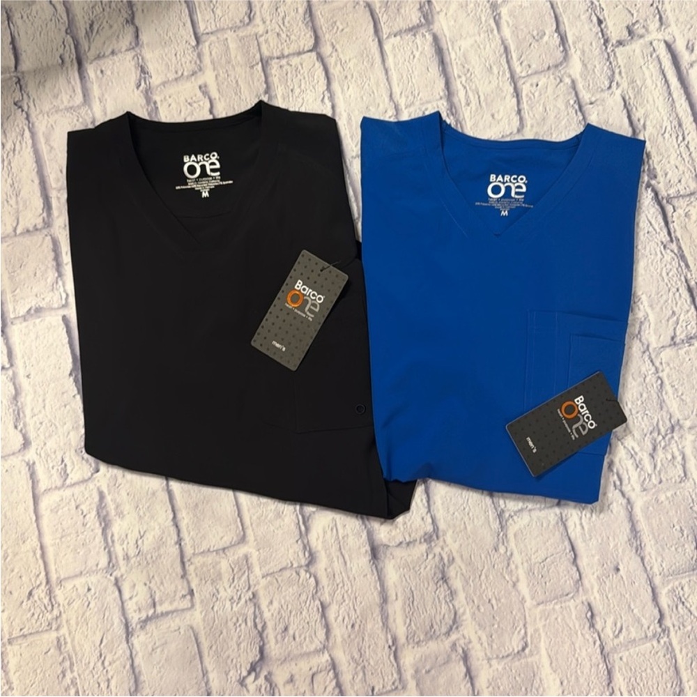 NWT Barco One - 2 Men's V-Neck Pocket Scrub Top Men's One Black, One Blue Medium
